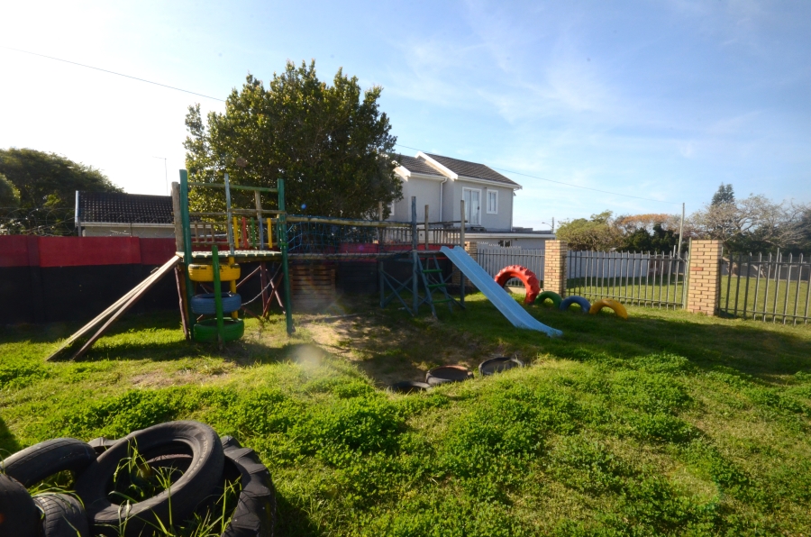 To Let Commercial Property for Rent in Beacon Bay Eastern Cape